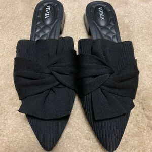 Vivaia Yaffa Pointed-Toe Knot Sandals